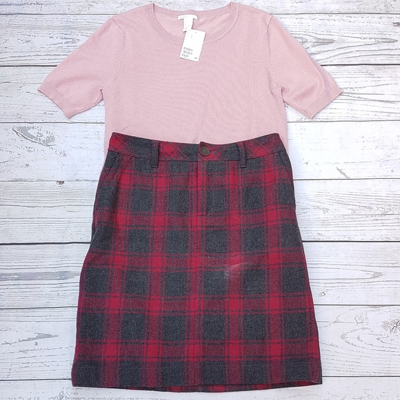 Skirt and sweater - Picture 1 of 7